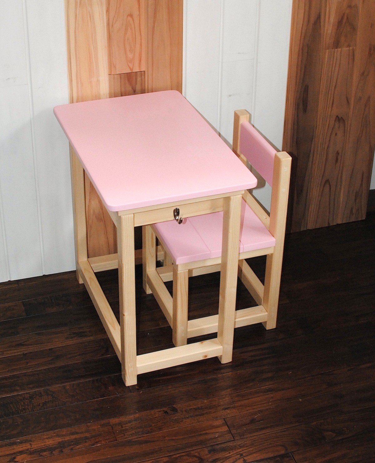 かわいいベビーピンクとナチュラルの昭和レトロな小さな勉強机と椅子セット Iichi ハンドメイド クラフト作品 手仕事品の通販