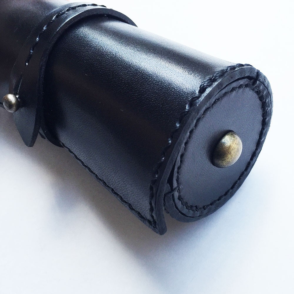 栃木レザーを使った巻物メガネケース 黒 Iichi ハンドメイド クラフト作品 手仕事品の通販