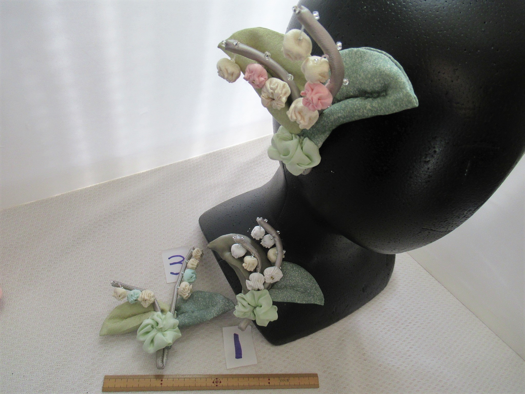 すずらん 大 の髪飾り 着物地 パーティー イベント用 Iichi ハンドメイド クラフト作品 手仕事品の通販