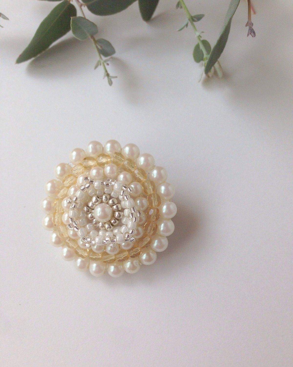 ビーズ刺繍高級カラーパールとガラスビーズのブローチ | iichi 
