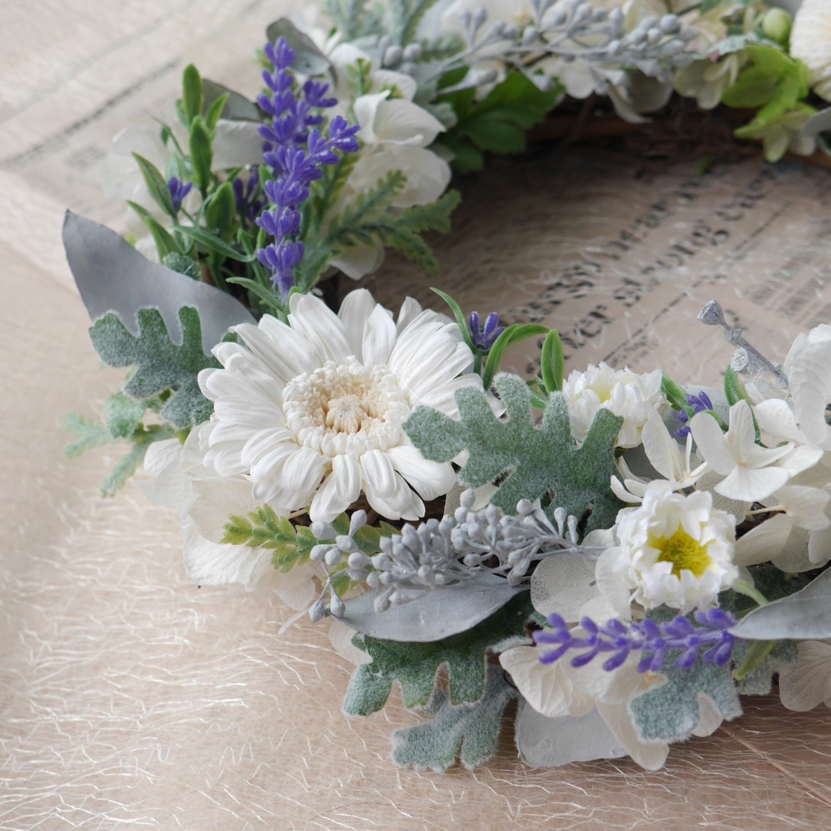 白い花とラベンダーのグレイッシュリース Iichi ハンドメイド クラフト作品 手仕事品の通販