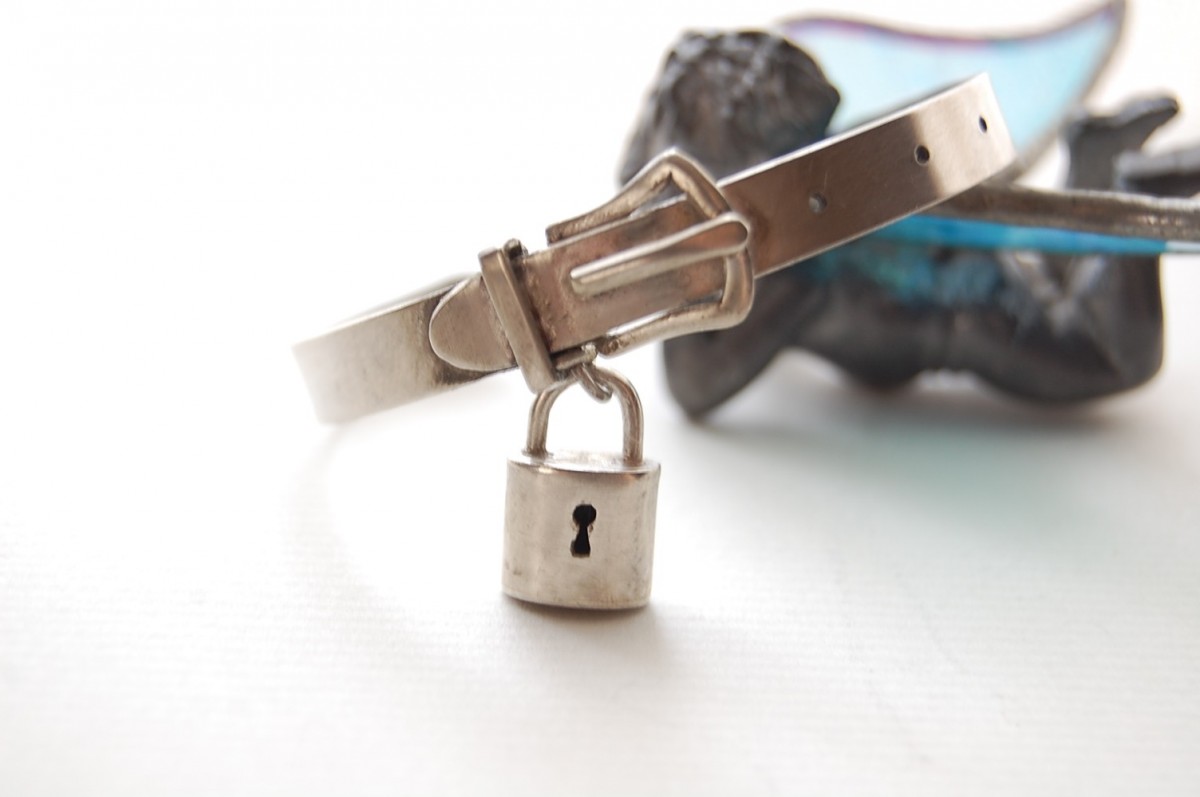 鍵付ベルト型バングル Silver950 Iichi ハンドメイド クラフト作品 手仕事品の通販