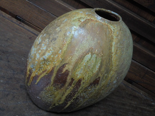 穴窯　自然釉花入れ 穴窯焼成 自然釉 花器 花入れ | iichi 日々の暮らしを心地よく