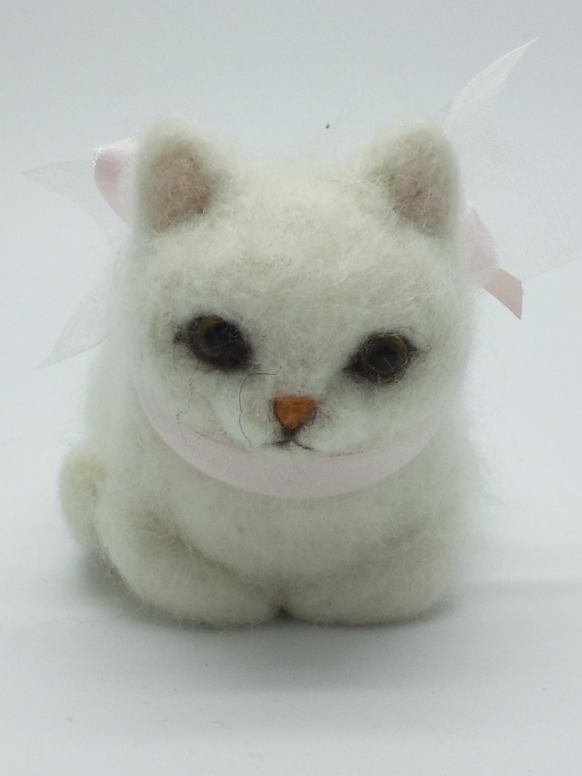 香箱座り 白猫 Iichi ハンドメイド クラフト作品 手仕事品の通販