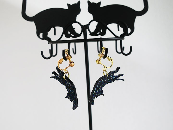 キラキラねこちゃんシルエットのイヤリング Iichi ハンドメイド クラフト作品 手仕事品の通販