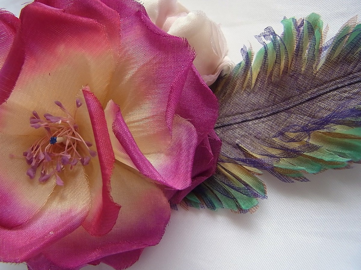 鳥の羽と南国の花コサージュ ピンク パープル系 Iichi ハンドメイド クラフト作品 手仕事品の通販