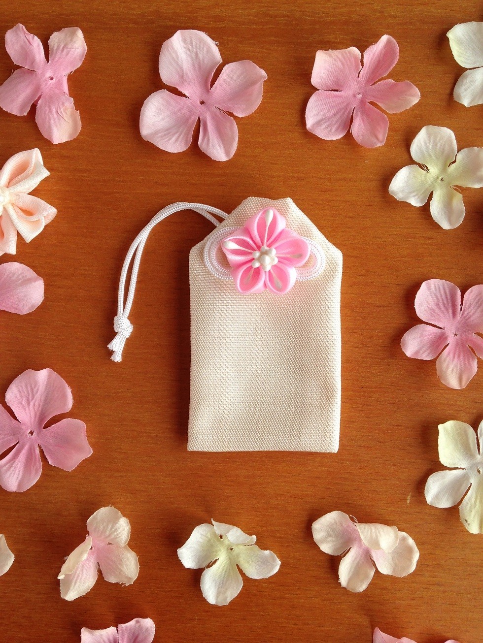 元巫女が作る花のお守り袋 Iichi ハンドメイド クラフト作品 手仕事品の通販