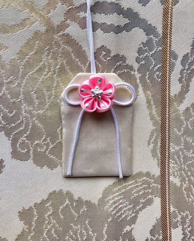 元巫女が作る花のお守り袋 Iichi ハンドメイド クラフト作品 手仕事品の通販