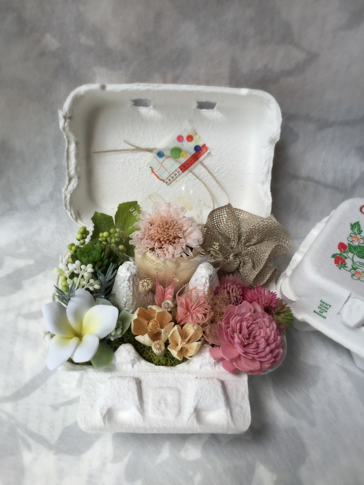 たまごパックプリザ 多肉アレンジ スカビオサ Iichi ハンドメイド クラフト作品 手仕事品の通販
