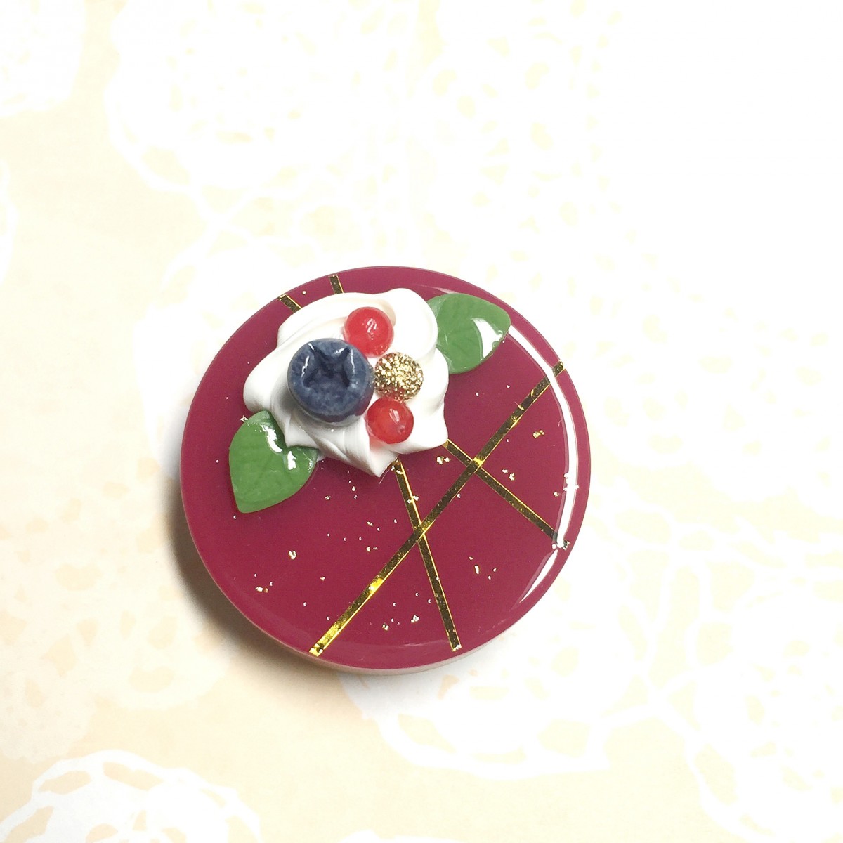 カシスベリーケーキのブローチ Iichi ハンドメイド クラフト作品 手仕事品の通販