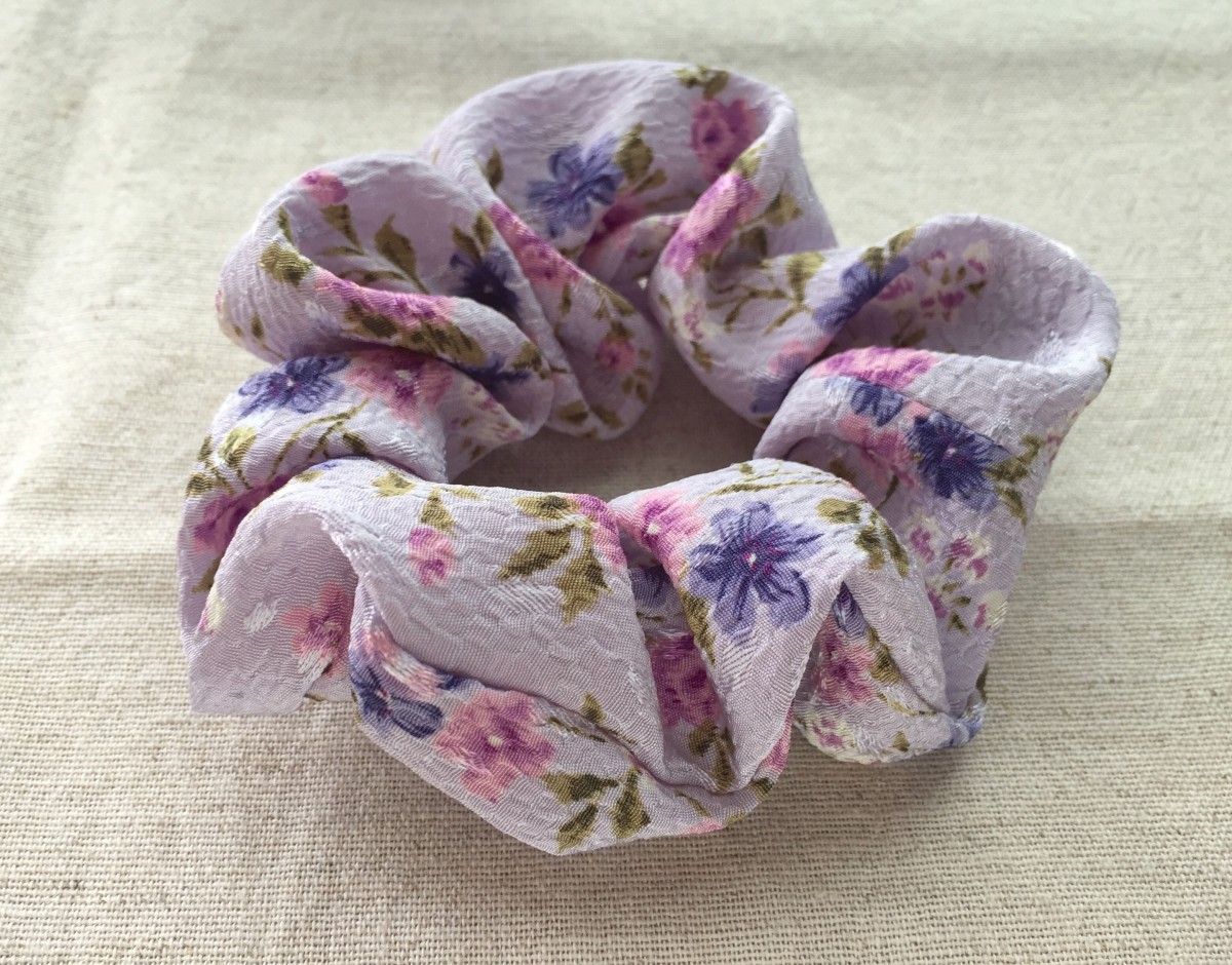 うす紫の花柄シュシュ Iichi ハンドメイド クラフト作品 手仕事品の通販