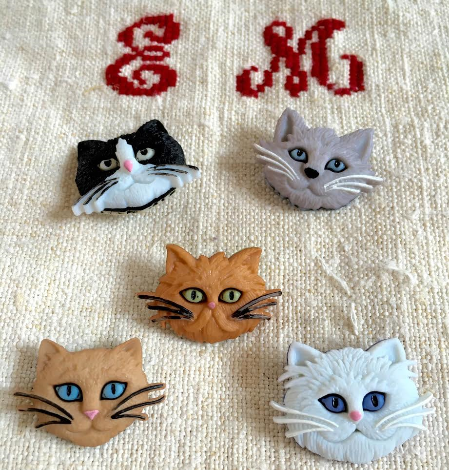 Cat Usa Button 2匹 白猫 グレー猫 Iichi ハンドメイド クラフト作品 手仕事品の通販