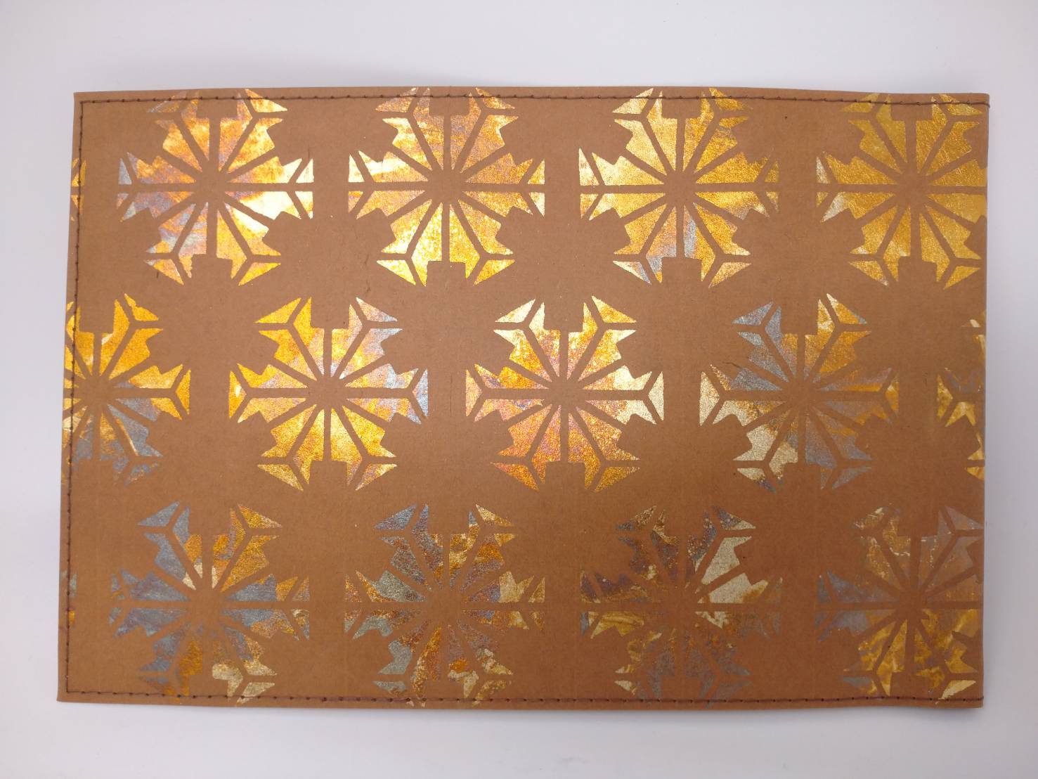 ギルディング和紙ブックカバー柿渋染め 雪結晶黄混合箔 Iichi ハンドメイド クラフト作品 手仕事品の通販