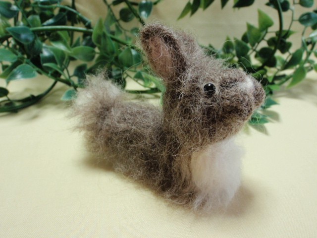 羊毛うさぎ ミニマスコット 香箱座り チェスナット Iichi ハンドメイド クラフト作品 手仕事品の通販