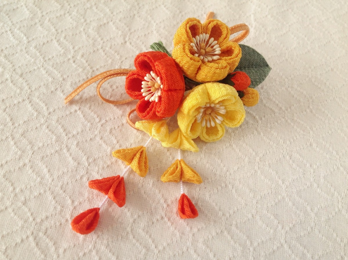 つまみ細工 藤下がり付き梅三輪とベルベットリボンの髪飾り レモンと山吹と橙 Iichi ハンドメイド クラフト作品 手仕事品の通販