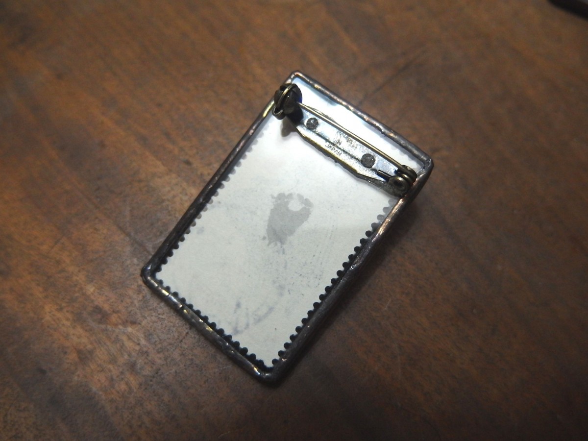 ヴィンテージ切手のブローチ チェコスロバキア 切り絵 民族衣装 Iichi ハンドメイド クラフト作品 手仕事品の通販