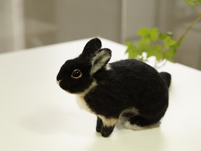 てのひらウサギ 黒 Iichi ハンドメイド クラフト作品 手仕事品の通販