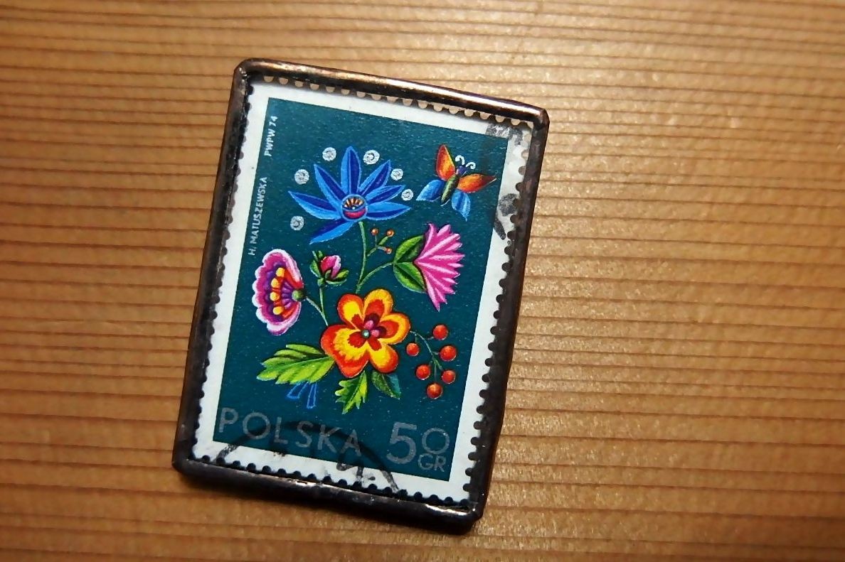 ヴィンテージ切手のブローチ ポーランド 花の刺繍 1974年 Iichi ハンドメイド クラフト作品 手仕事品の通販