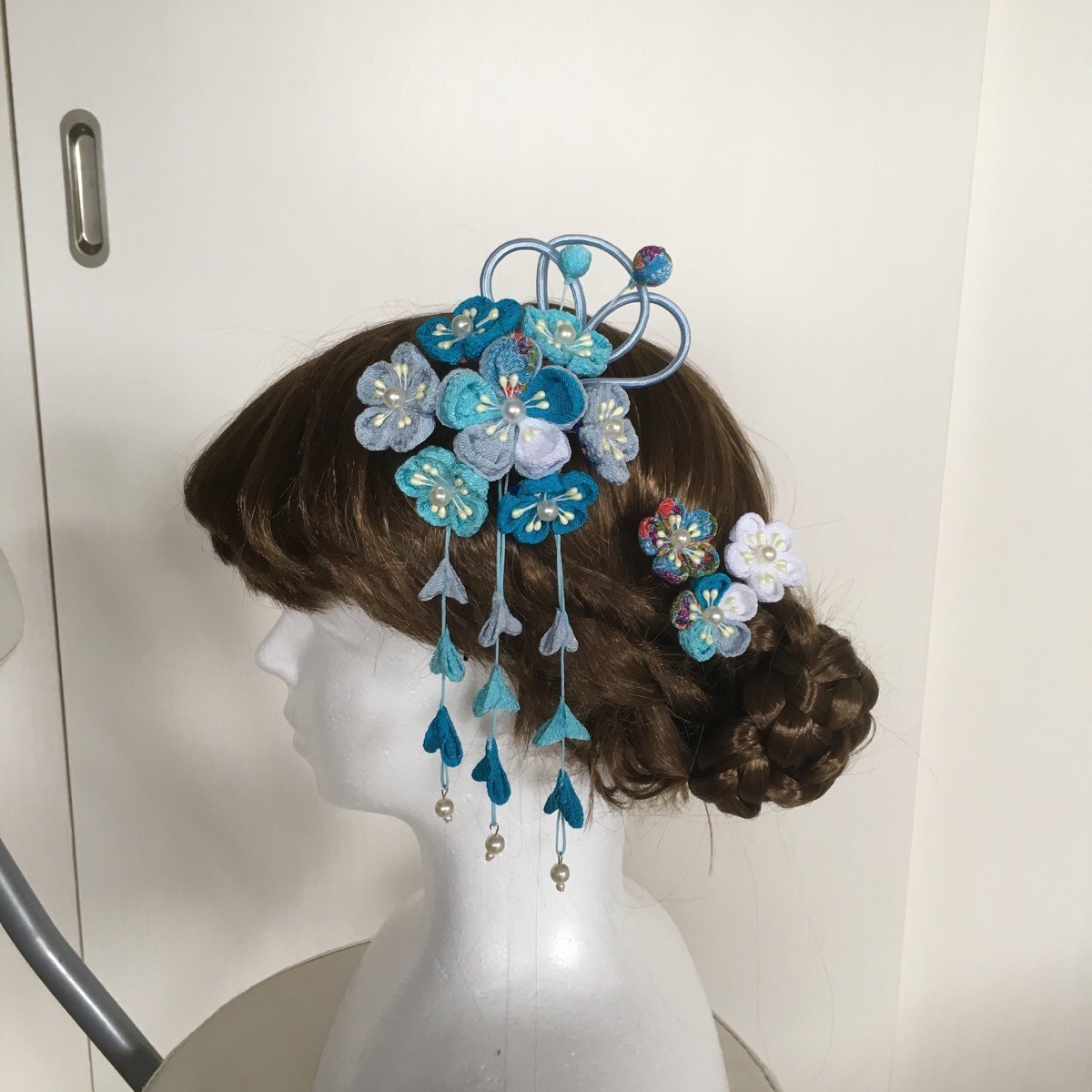グラデーションブルーの桜の髪飾り かんざし Uピン ちりめん細工 七五三 成人式 Iichi ハンドメイド クラフト作品 手仕事品の通販
