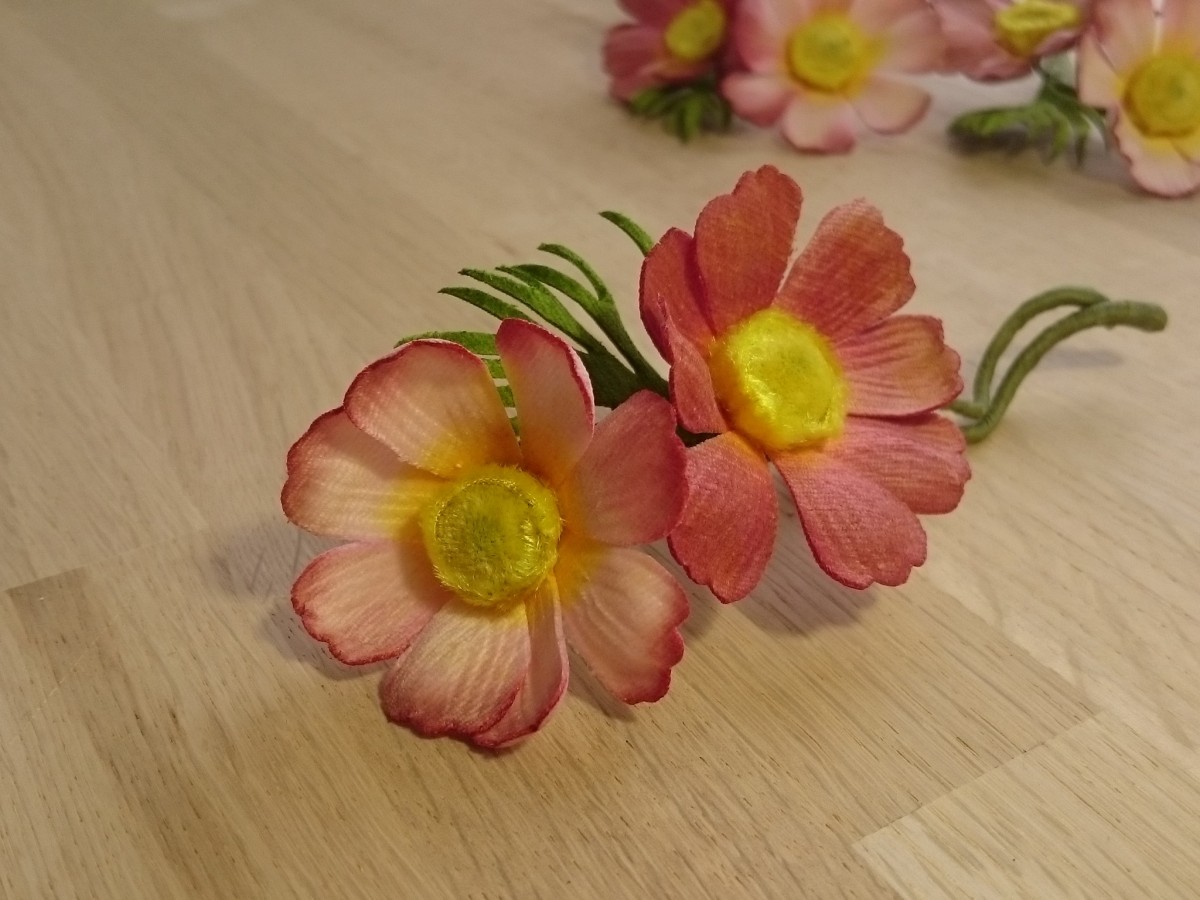 秋色コスモスのコサージュ 染布花 Iichi ハンドメイド クラフト作品 手仕事品の通販