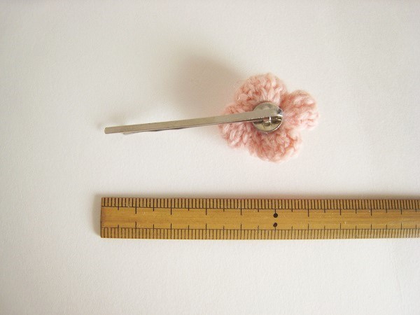 ピンクの可愛いフラワーモチーフのヘアピン Iichi ハンドメイド クラフト作品 手仕事品の通販
