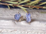 原石のタンザナイトとダイヤモンドクォーツのピアス