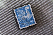 アップサイクル　フランス切手ブローチ10360