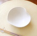 白マット釉の木の葉鉢