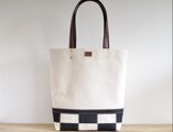 レザーハンドル 帆布 A4 縦長 トートバッグ 生成り×ブラックパッチ