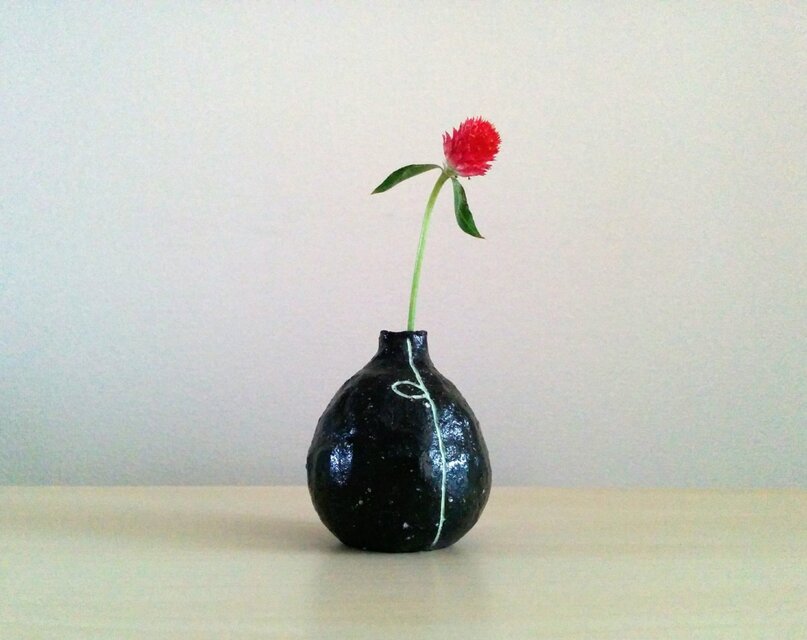 黒土小壺～象がんの一輪挿し～