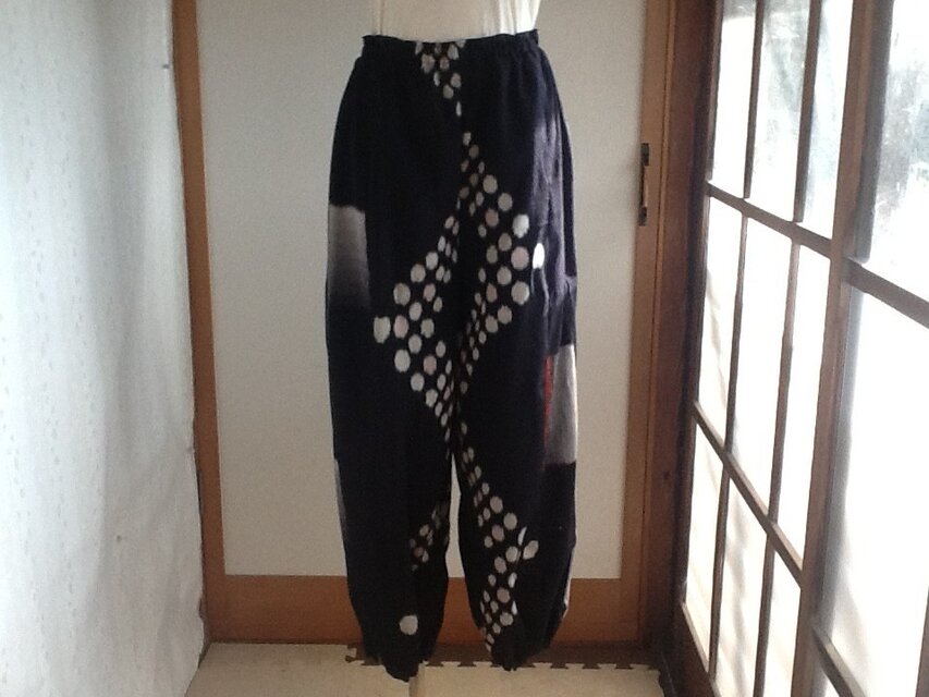 紺色の楽しいパンツ