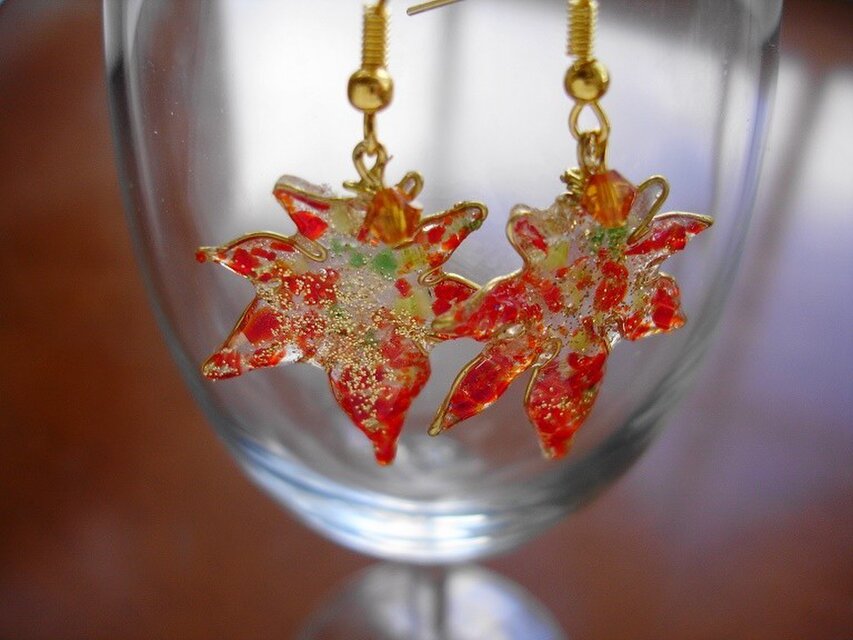 真っ赤なもみじ(ピアス）