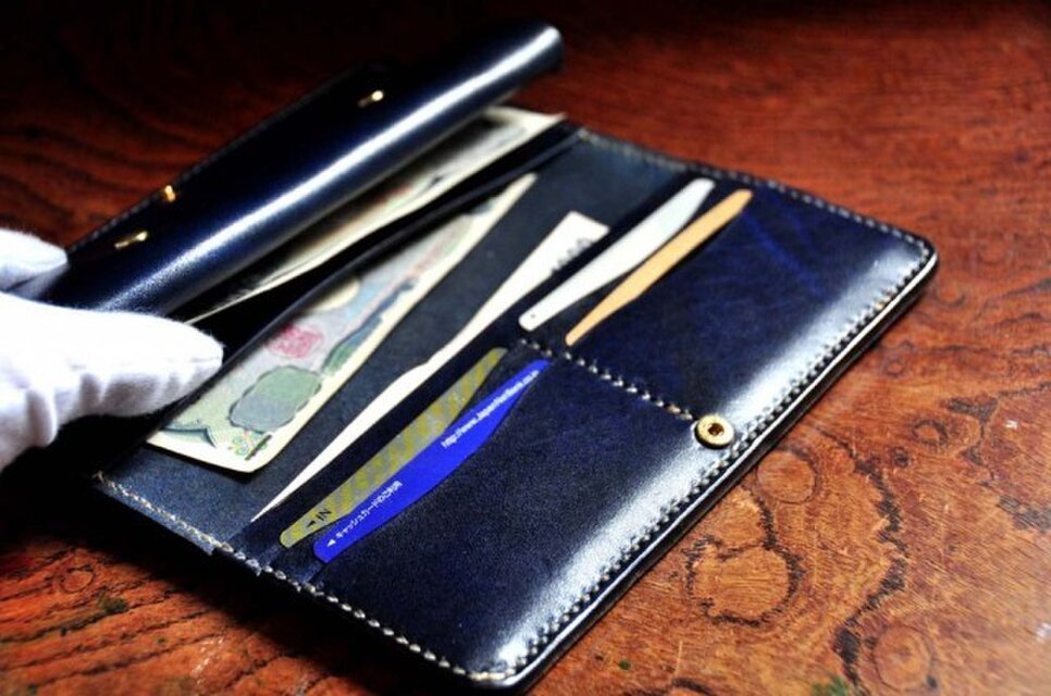 革の宝石・ルガトー・長財布（紺） | iichi 日々の暮らしを心地よく