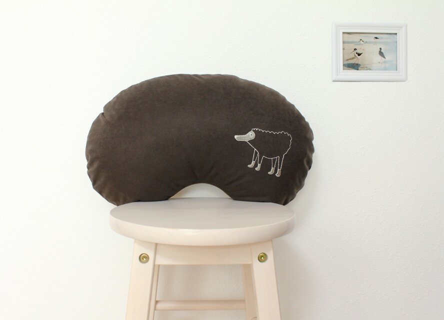 《受注制作》リラの抱きマメクッション／チョコブラウン