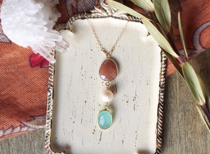 オレンジムーンストーンとクリソプレーズのネックレス