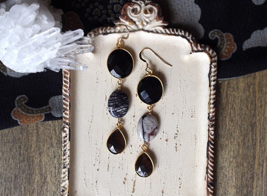 オニキスとスモーキークォーツのピアス