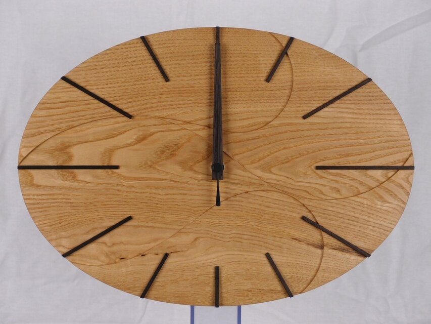 無垢の木の電波掛け時計　くり　００４２
