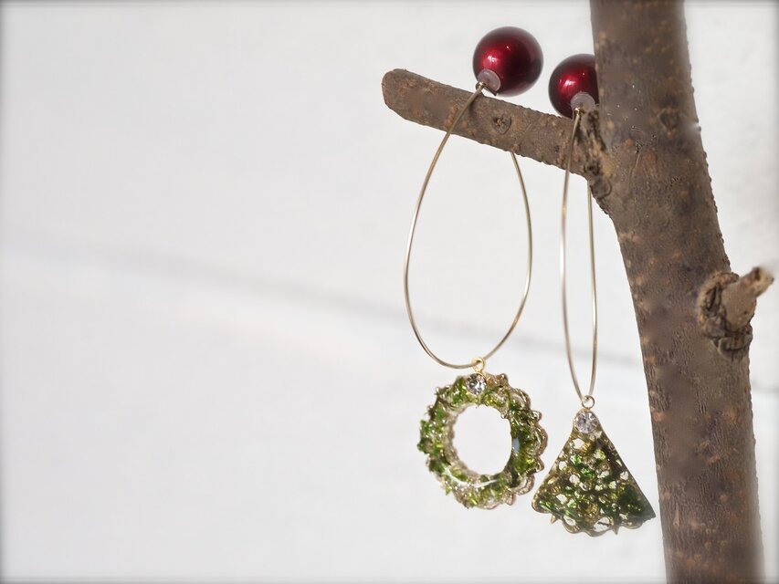 "little X'mas" 小さなツリーとリースのピアス