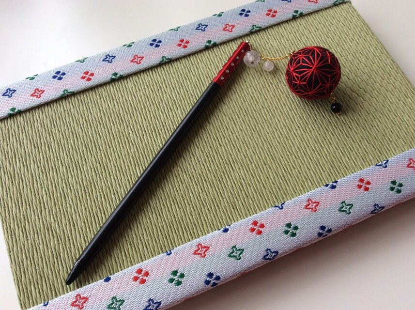 手まりと天然石のかんざし  お正月・成人式・卒業式・結婚式・浴衣