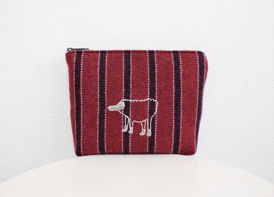 《受注制作》リラの四角いウールポーチ／レッド