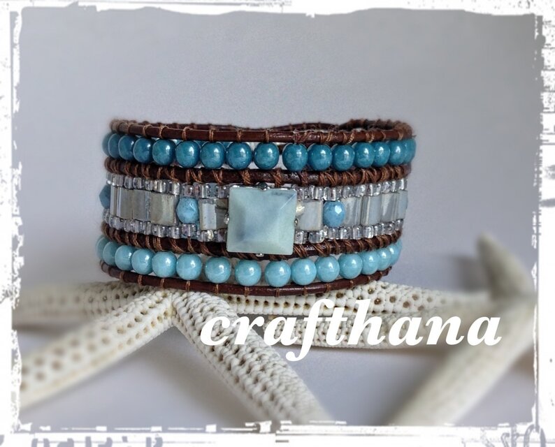 sold out スクエアパーツがポイントのアクアカラーバングル