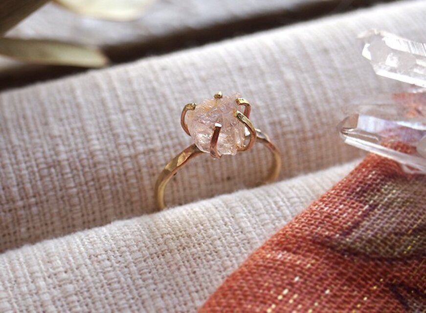 [一点物]原石のローズクォーツのリング