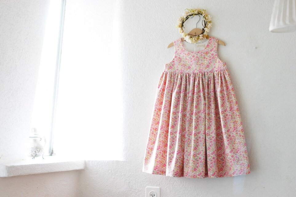 Liberty : Kaylie sunshine  　冬のふわふわコーデュロイワンピース（キッズ）