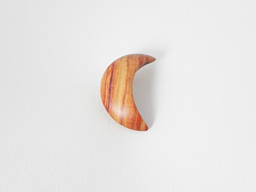 ブローチ -チューリップウッド月-