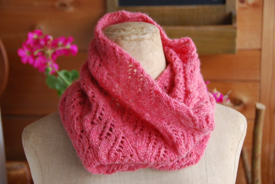 軽ふわ　ネックウォーマー　チェリーピンク