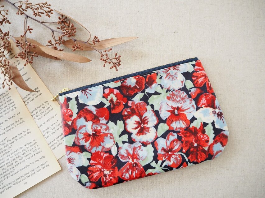ラミネートラウンドポーチ　「Pansy Flower」レッド