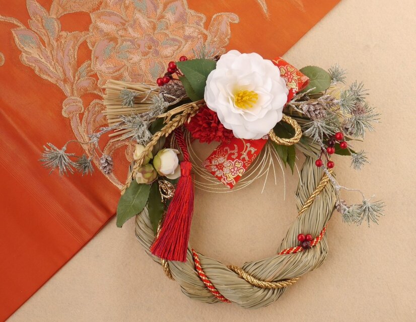 白椿のしめ縄飾り