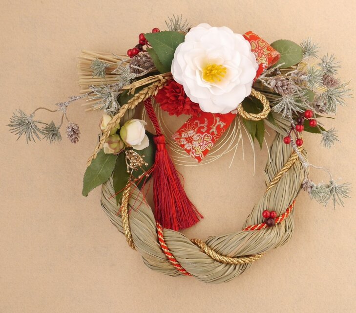 白椿のしめ縄飾り | iichi 日々の暮らしを心地よくするハンドメイドや