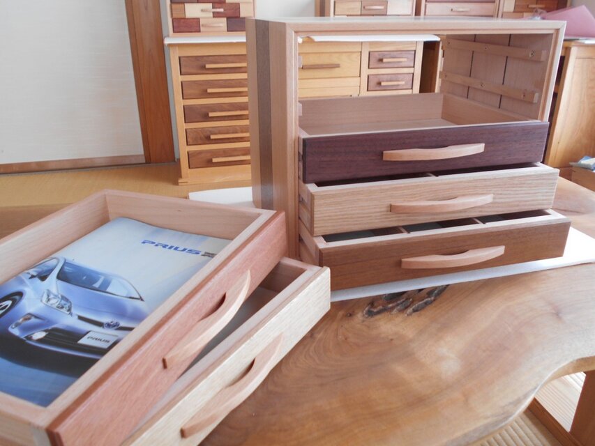 無垢材で作った5段の引き出し | iichi 日々の暮らしを心地よくする