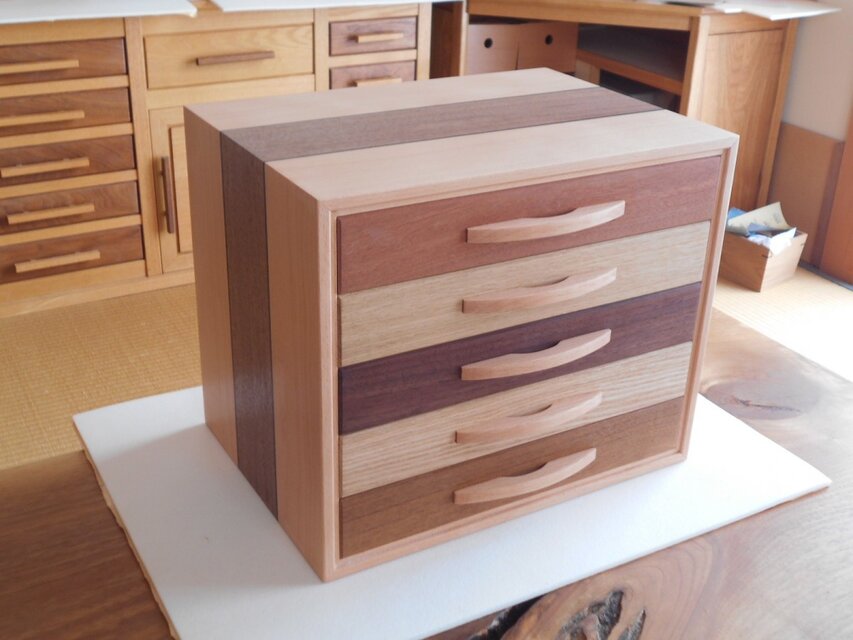 無垢材で作った5段の引き出し | iichi 日々の暮らしを心地よくする